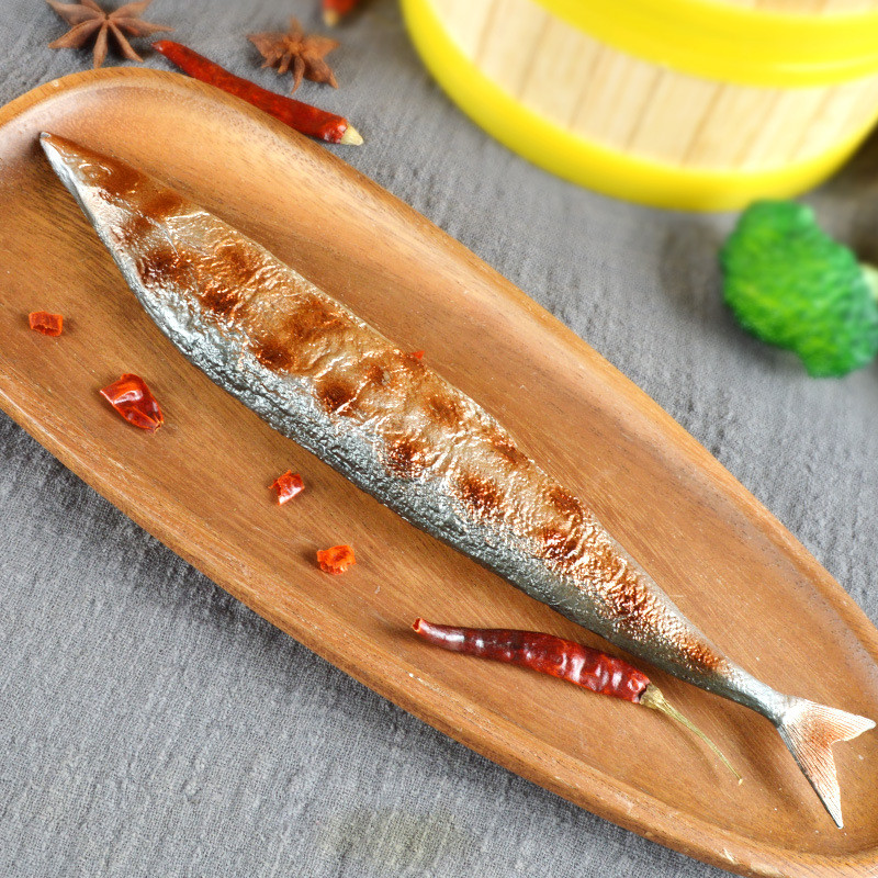 Szimuláció Saury Modell Mesterséges hal Hamis grill Díszek Saury Tenger gyümölcsei Ablaktálak Díszek Ételkellékek