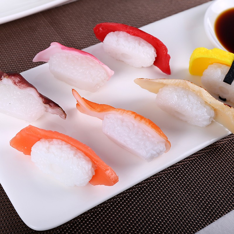 Szimulált sushi mesterséges japán konyha hamis lazacos rizsgolyó modell japán étterem kirakati kellékei barkácsolás kézműves játék