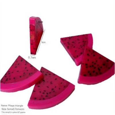 Szimulált fehér szív Pitaya szelet Piros szívblokk Gyümölcs kockára vágva Hamis élelmiszer-alkatrészek