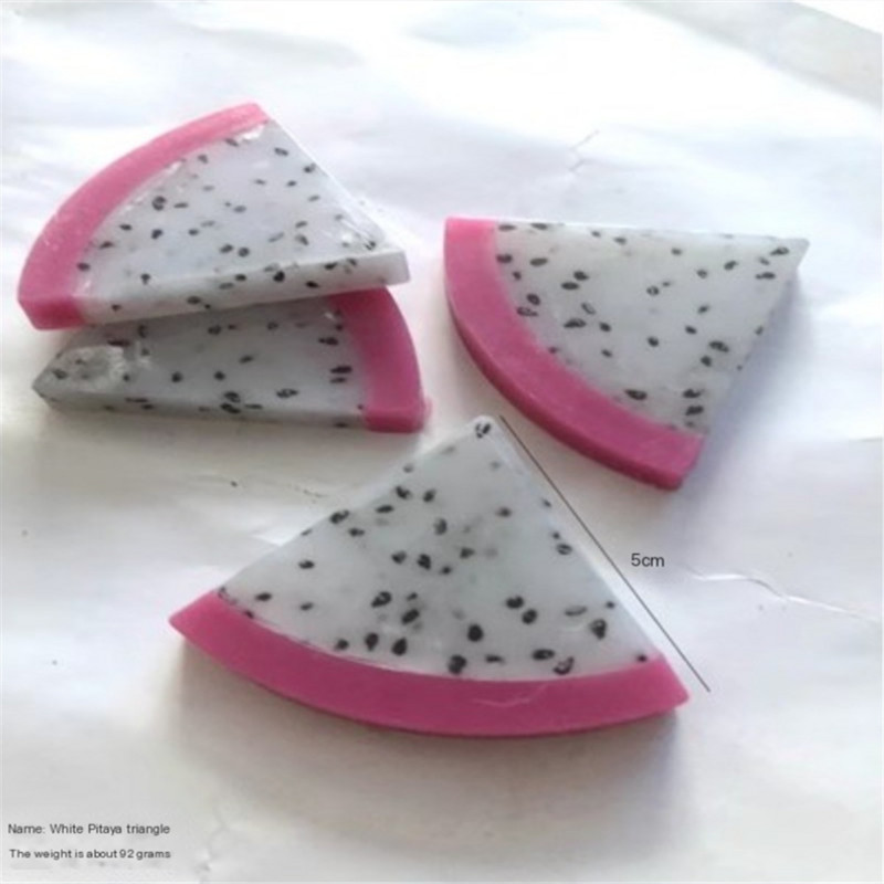 Szimulált fehér szív Pitaya szelet Piros szívblokk Gyümölcs kockára vágva Hamis élelmiszer-alkatrészek