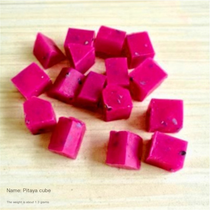 Szimulált fehér szív Pitaya szelet Piros szívblokk Gyümölcs kockára vágva Hamis élelmiszer-alkatrészek