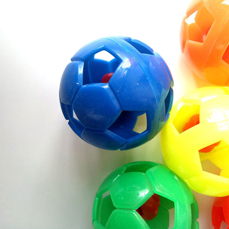 Cat Ball műanyag 5 DB Mini kreatív üreges csilingelő golyós macskajáték cica rágó karcoló játékok Chase Play Ball cica gyakorlójáték