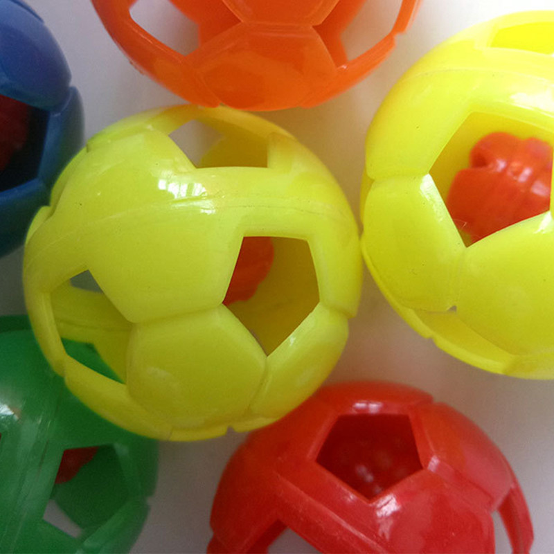 Cat Ball műanyag 5 DB Mini kreatív üreges csilingelő golyós macskajáték cica rágó karcoló játékok Chase Play Ball cica gyakorlójáték