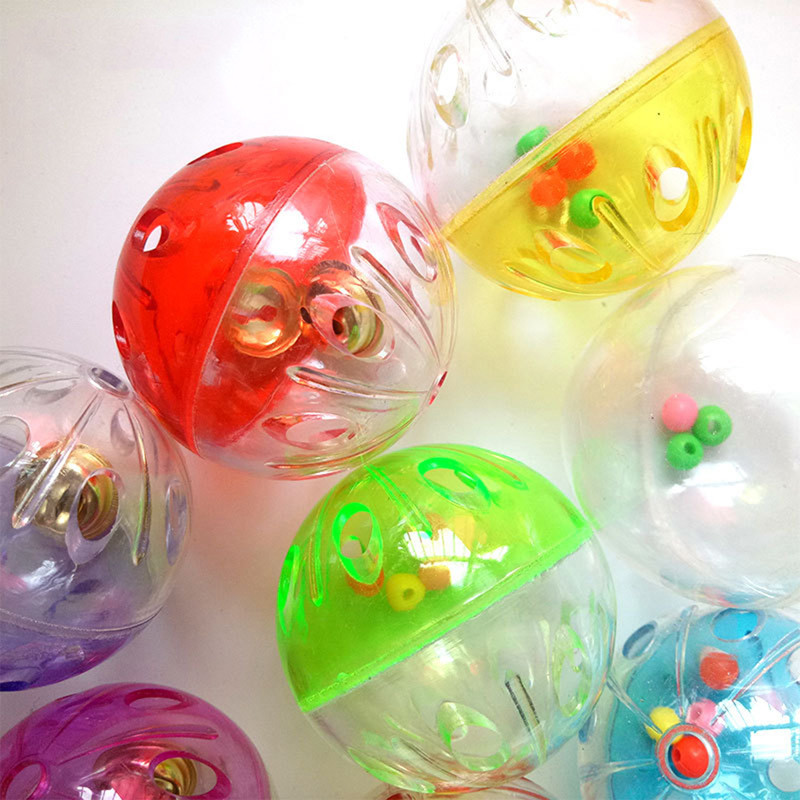 1 DB macskagolyós játékok műanyag könnyű, színes cicacsengő játék Cica rágójátékok üldözőlabda interaktív cicatornajátékhoz