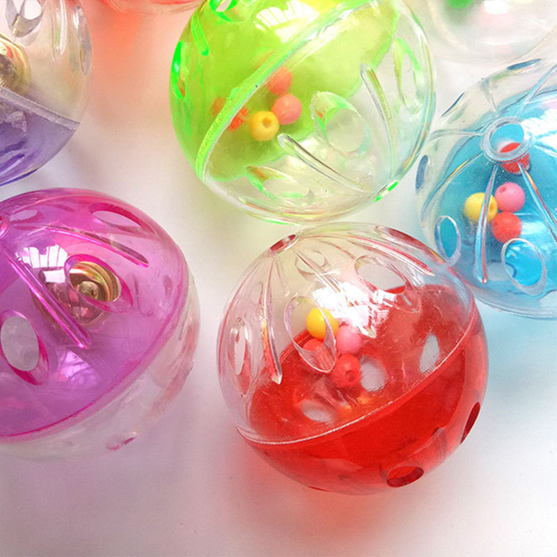 1 DB macskagolyós játékok műanyag könnyű, színes cicacsengő játék Cica rágójátékok üldözőlabda interaktív cicatornajátékhoz