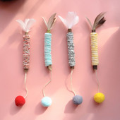 Természetes Matatabi kisállat macska rágcsálnivalók pamut kötéllel, tisztító fogakkal, interaktív macskajátékokkal, ezüst tollas kisállatjáték