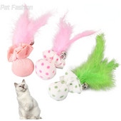 Kisállatjáték plüsslabda tollas harangokkal macskajáték Kreatív aranyos rajzfilm tollas csengő macska teaser játék macska rágójáték kisállatkellékek