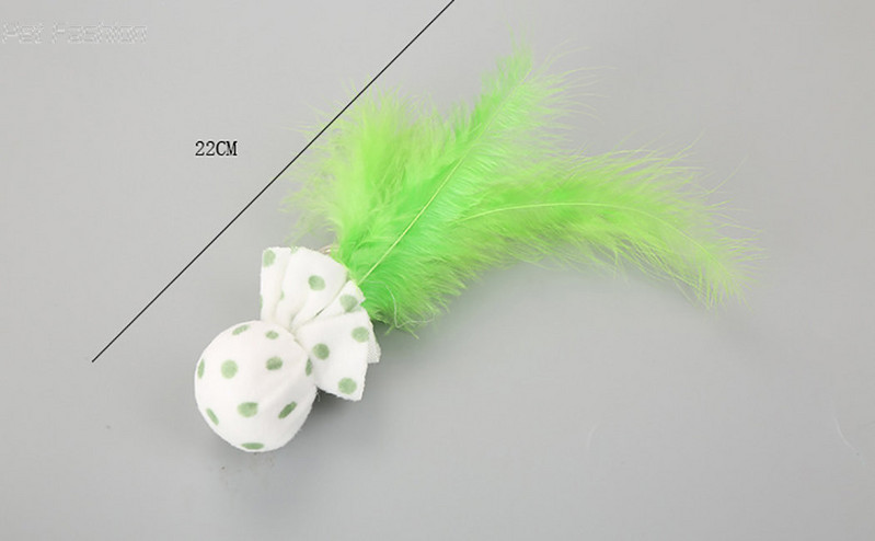 Kisállatjáték plüsslabda tollas harangokkal macskajáték Kreatív aranyos rajzfilm tollas csengő macska teaser játék macska rágójáték kisállatkellékek
