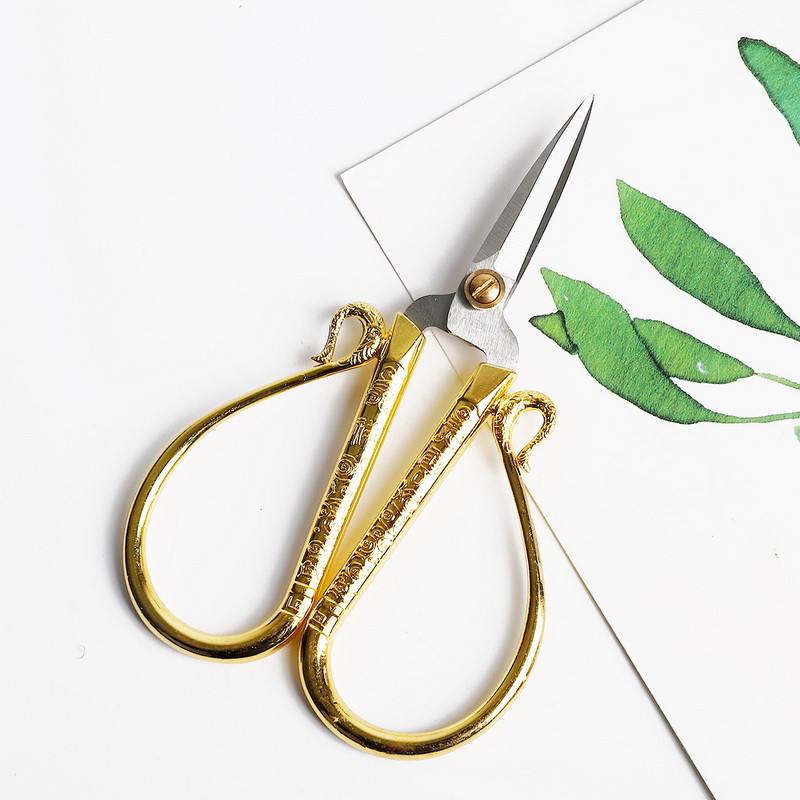 1 KOM. Izdržljive škare za nokte od nehrđajućeg čelika Retro DIY šivanje Napaljene škare Obiteljski alati za skidanje šminke Vezenje