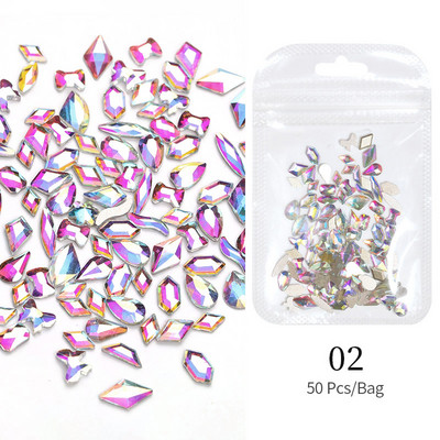 Uued 3D-küünekaunistused Rhinestones Armastus Südame Kujundus Kivid Läikiv Valgustundlik Kristall-klaashelmed Maniküür Dekoor