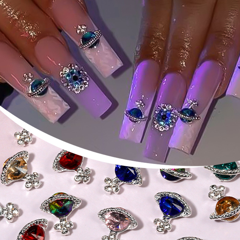 10 tk Punane valge Saturn Planet Küünevõlusid Liblikad Needid Kalliskivid 3D Küünte kaunistused Ehted Kristallküünte Rhinestone maniküür