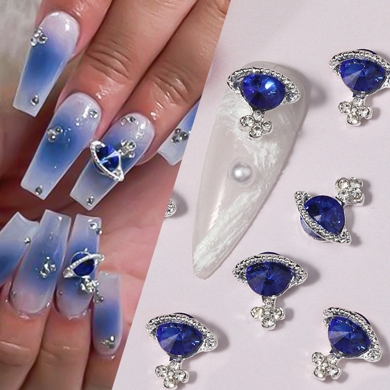 10 tk Punane valge Saturn Planet Küünevõlusid Liblikad Needid Kalliskivid 3D Küünte kaunistused Ehted Kristallküünte Rhinestone maniküür