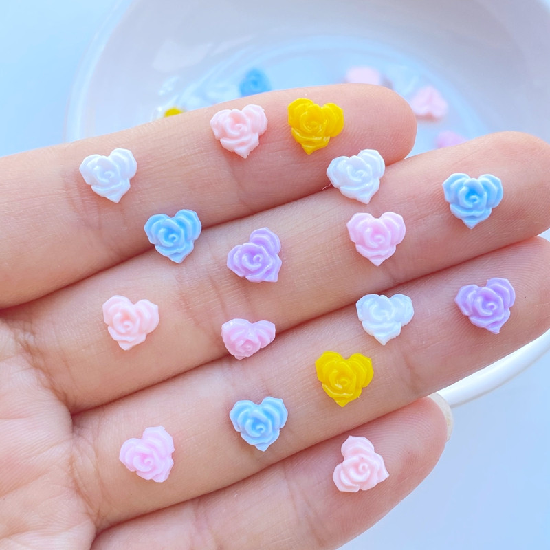 100 vnt. 6 mm Mini Love Heart gėlė nagų dailės dervos spalvų mišinio gėlių nagų dailės žavesiai gėlių formos manikiūro reikmenys