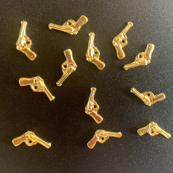 20 ΤΕΜ Μεταλλικά Αναλώσιμα Νυχιών Πολυτελές χρυσό ασημί πιστόλι πιστολιού σε σχήμα πυραμίδας κράμα 3D Nail Art Charms Αξεσουάρ DIY Nail Art 10*7mm