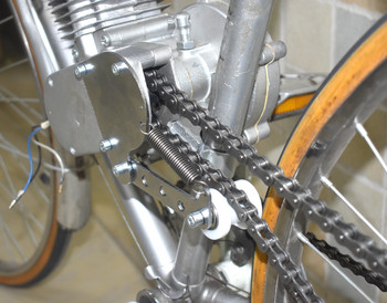 Пружинен обтегач на верига, подходящ за 49cc 66cc 80cc 2-тактов двигател Моторизиран велосипед Комплект сребърни и черни обтегачи на веригата
