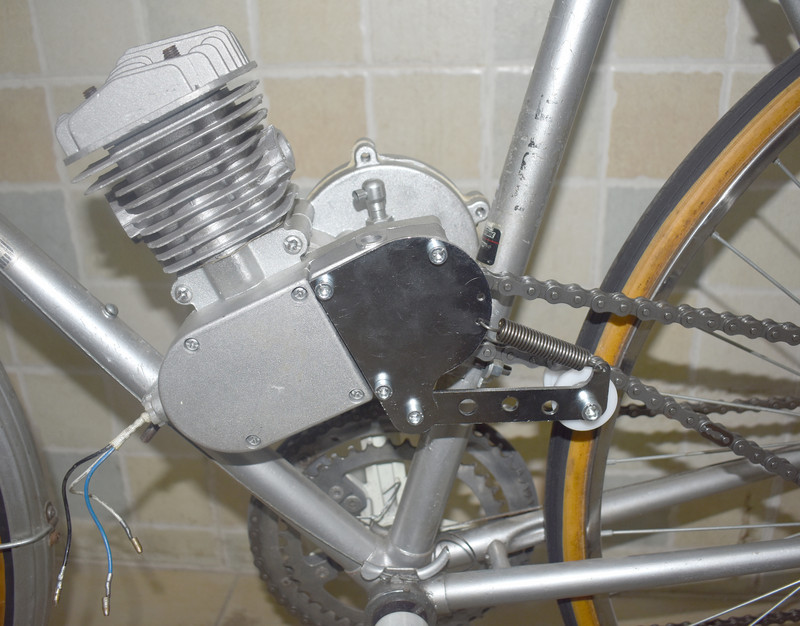 Vedruga ketipinguti sobib 49cc 66cc 80cc 2-taktilise mootoriga jalgratta hõbedase ja musta ketipinguti komplekt