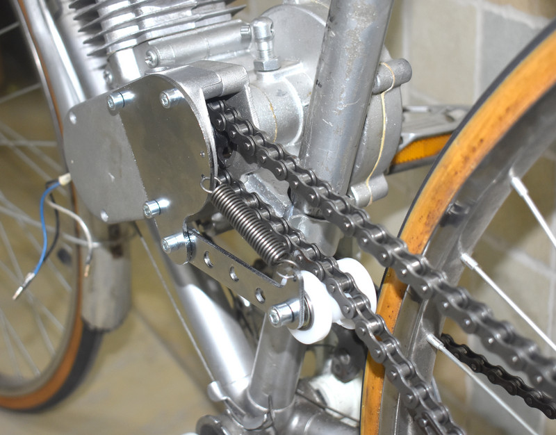 Vedruga ketipinguti sobib 49cc 66cc 80cc 2-taktilise mootoriga jalgratta hõbedase ja musta ketipinguti komplekt