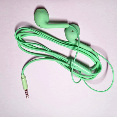 1 db hordozható Sport 8 színű fülhallgató vezetékes szuper basszus beépített mikrofonnal 3,5 mm-es fülbe helyezhető vezetékes kihangosító okostelefonokhoz