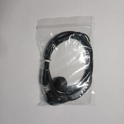 1 db hordozható Sport 8 színű fülhallgató vezetékes szuper basszus beépített mikrofonnal 3,5 mm-es fülbe helyezhető vezetékes kihangosító okostelefonokhoz