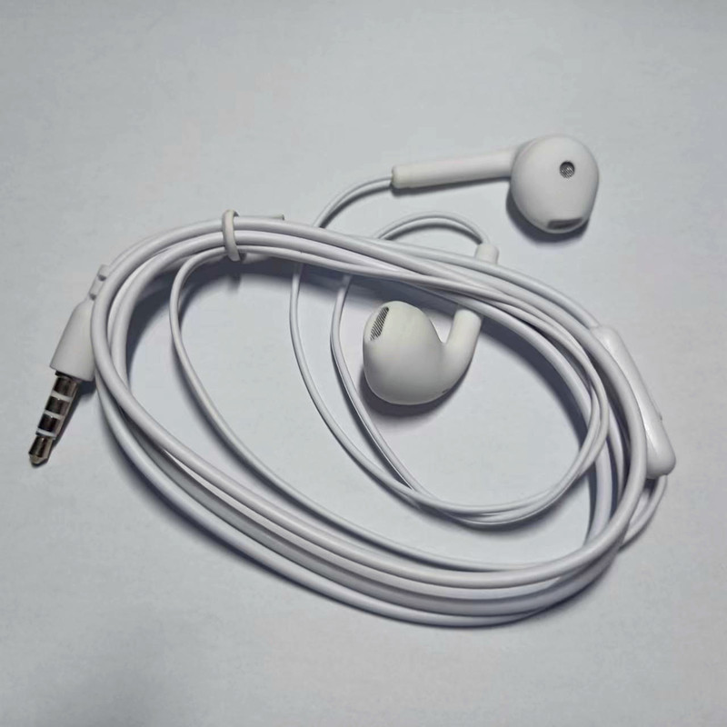 1 db hordozható Sport 8 színű fülhallgató vezetékes szuper basszus beépített mikrofonnal 3,5 mm-es fülbe helyezhető vezetékes kihangosító okostelefonokhoz