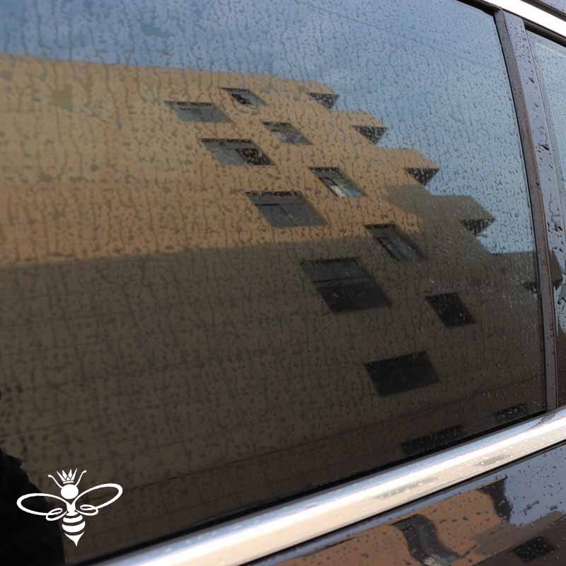 Must/hõbedane pimestav auväärne mesilane, armas vinüülkleebis, armas autokleebis 14,3cm*10,4cm