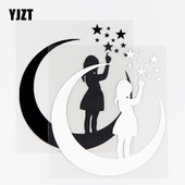 YJZT 12,8 × 14,6 cm Maža mergaitė, stovinti ant mėnulio, skaičiuojanti žvaigždes Juokingi vinilo lipdukai Automobilių lipdukai juodi / sidabriniai 10A-0487