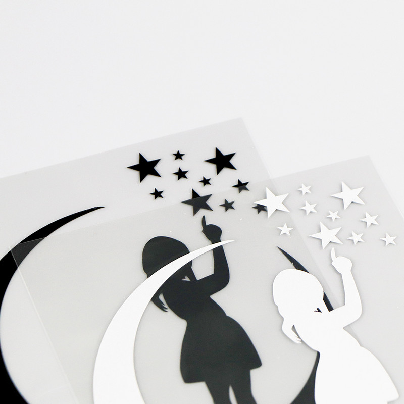 YJZT 12,8 × 14,6 cm Maža mergaitė, stovinti ant mėnulio, skaičiuojanti žvaigždes Juokingi vinilo lipdukai Automobilių lipdukai juodi / sidabriniai 10A-0487