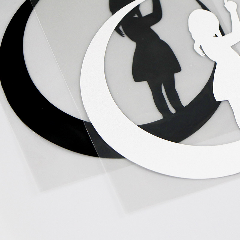 YJZT 12,8 × 14,6 cm Maža mergaitė, stovinti ant mėnulio, skaičiuojanti žvaigždes Juokingi vinilo lipdukai Automobilių lipdukai juodi / sidabriniai 10A-0487