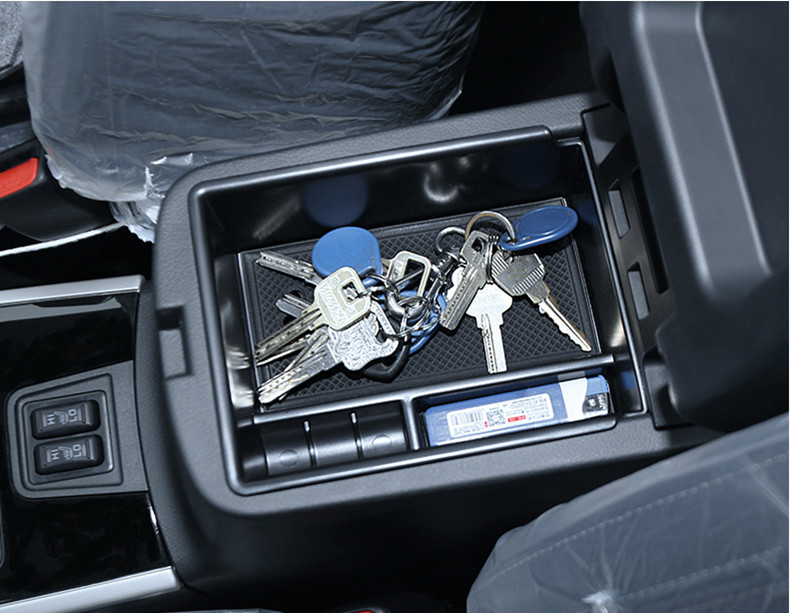 Käetoe hoiukarbi hoidik Mitsubishi Outlander 2019+ siseorganisaatori keskkonsooli kindalaeka jaoks