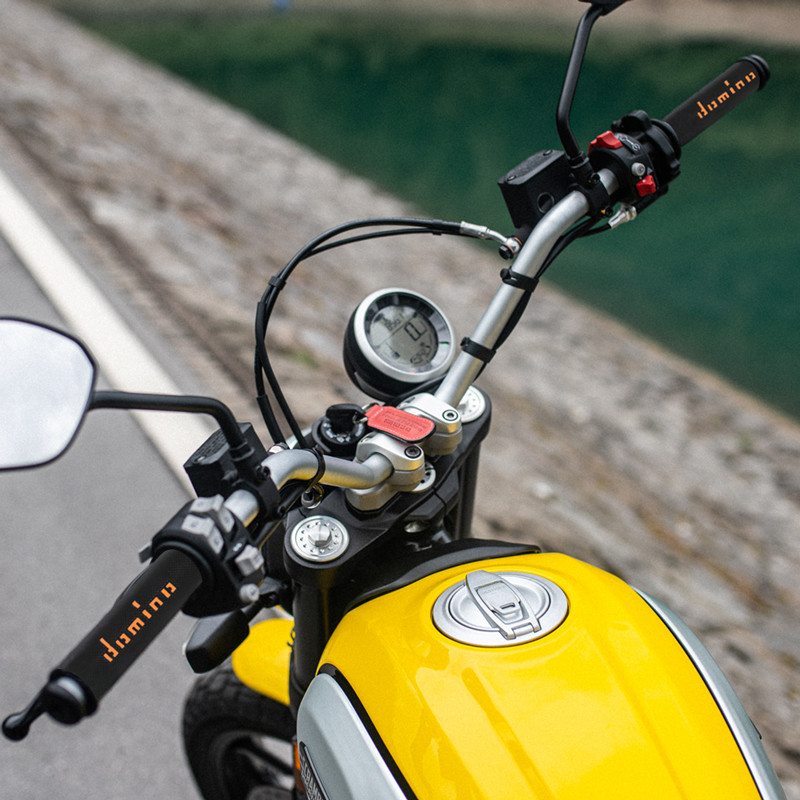 Ručka za motocikle Ručka za upravljač Domino Dirt Pit Bike Racing Motocross 7/8 "22 24MM Gel gumene kočnice Univerzalne ručke