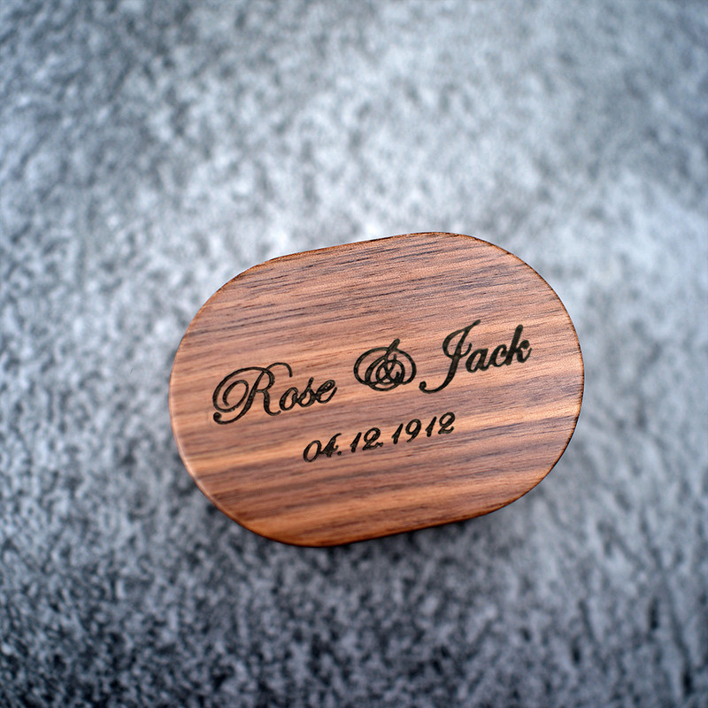 Ρουστίκ θήκη για δαχτυλίδι γάμου Ξύλο Προσαρμοσμένο Γάμο Προσαρμοσμένο Όνομα Επέτειος αρραβώνων Βαλεντίνου Εξατομικευμένο όνομα Ημερομηνία για γαμήλια τελετή