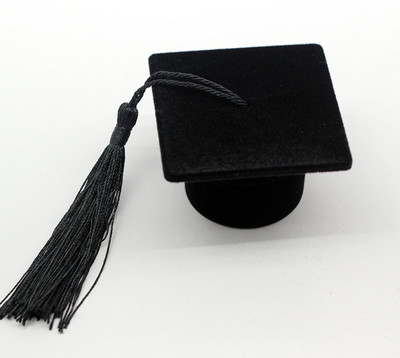 Uus arstimütsi kujuline sõrmusekarp koolilõpupeoks Sõrmuskõrvarõngad Kingituste hoiustamine Bakalaureusekübar flokeeriv ehete organiseerimiskarp