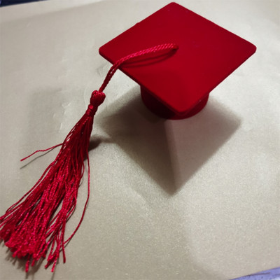 Uus arstimütsi kujuline sõrmusekarp koolilõpupeoks Sõrmuskõrvarõngad Kingituste hoiustamine Bakalaureusekübar flokeeriv ehete organiseerimiskarp