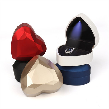 Сърцевидна LED светлина Кутия за пръстени Колие Висулка Кутия за бижута Предложение Пръстен Дисплей за бижута Кутия за съхранение Декорация Подарък за рожден ден