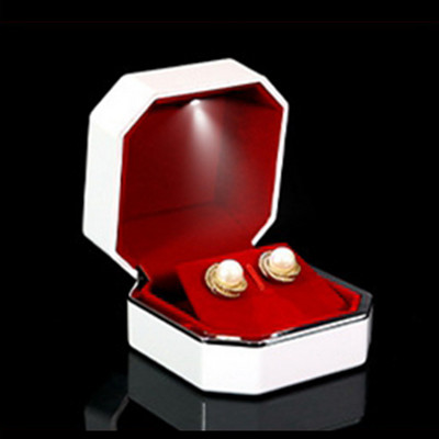 LED-valgustusega topeltrõngastega kõrvarõnga ripatskarp plastikust luksuslike ehete kinkepakendite ümbris kohandatud logoga. Saadaval Dropsh