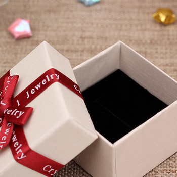 DoreenBeads Κουτιά κοσμημάτων Χαρτί Μπεζ Χρώμα Κόκκινη Κορδέλα Φιόγκος για Συσκευασία Κοσμημάτων Εμφάνιση Δώρου Κολιέ Κουτί σκουλαρίκι, 1 τεμάχιο