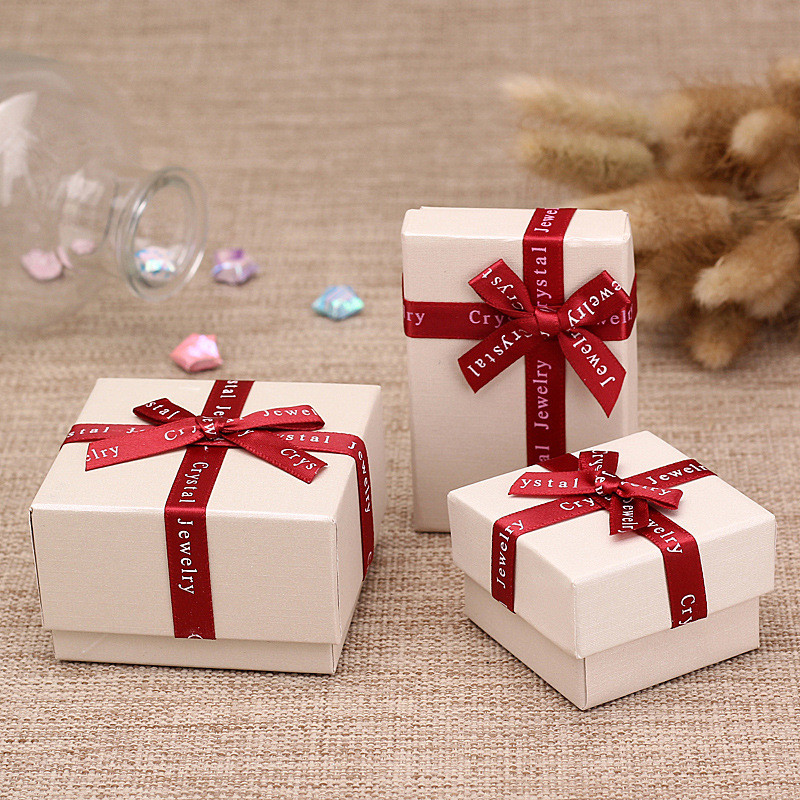 „DoreenBeads“ papuošalų dėžutės Popierinis smėlio spalvos raudonas kaspinas, skirtas papuošalams pakuoti.