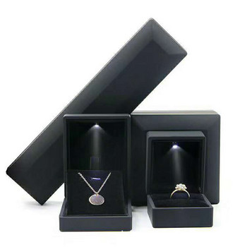 Най-висок клас LED кутия за подарък за бижута Годежен сватбен пръстен Дисплейна кутия с LED светлина Обеци Колие Гривна Пакет Калъфи