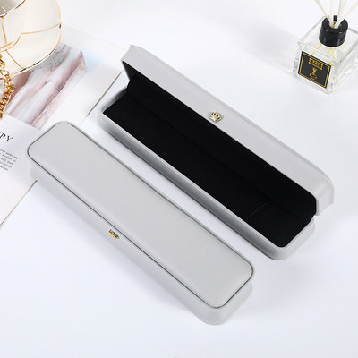 Uus pika ketiga kaelakee kinkekarbi ehete ripatsiga vitriin Ystävänpäivä kingituste hoiustamisvitriin ehete ümbris, nahk 2022