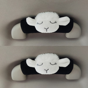 Animacinių filmų automobilio vidaus galinio vaizdo veidrodžio dangtelis avių pliušinis automatinis galinio vaizdo veidrodžio dėklo dekoravimo priedai moterims mergaitėms