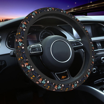 Vairo dangteliai Tamsūs laukiniai miško grybai, pinti ant vairo dangtelio, automobilio apdaila vairo priedai