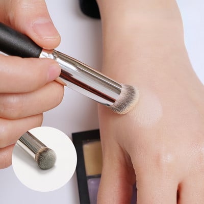 Makeup Brushes Foundation Concealer Nurgeline õmblusteta kate Sünteetiline Dark Circle Vedel kreem Kosmeetika Kontuuripintsel Ilutööriist