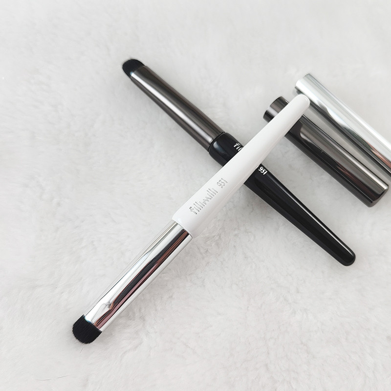 1tk Lipstick Blending meigipintslid Precision Eyeshadow meigipintsel Kuplikujuline väike kaasaskantav huulepintsel ümbrisega 931 sünteetiline ha