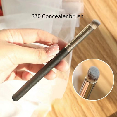 Besiūlis dangtelis Sintetinis tamsaus apskritimo maskuoklis makiažo šepetėliui.