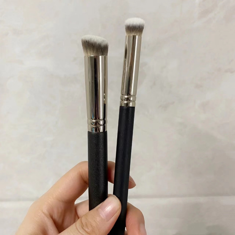 Besiūlis dangtelis Sintetinis tamsaus apskritimo maskuoklis makiažo šepetėliui.