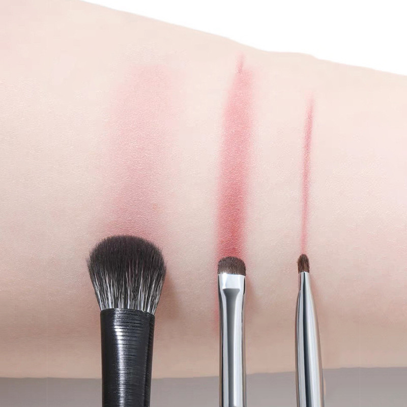 Четка за размазване на очна линия Прецизна четка за размазване на грим Конски косъм Четка за размазване на сенки за очи Малки четки за грим Smoky Liner