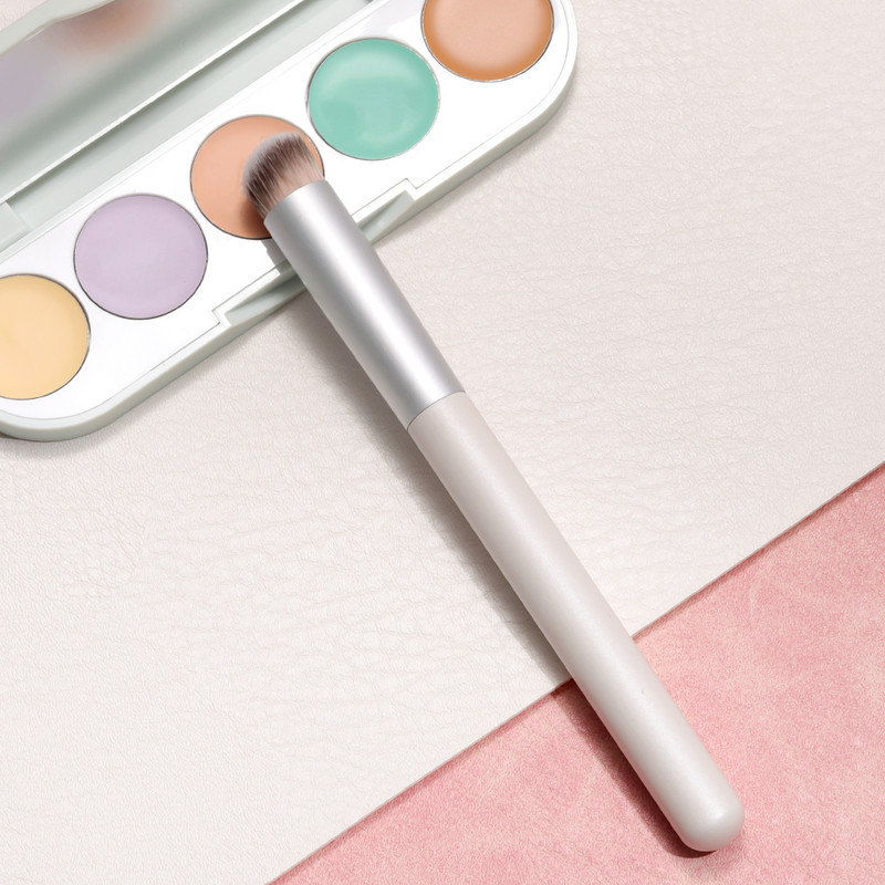 OVW 1PCS Professional Concealer Βούρτσες Μακιγιάζ Λευκή ξύλινη λαβή Συνθετική τρίχα Blending Concealer Beauty Cosmetic Makeup