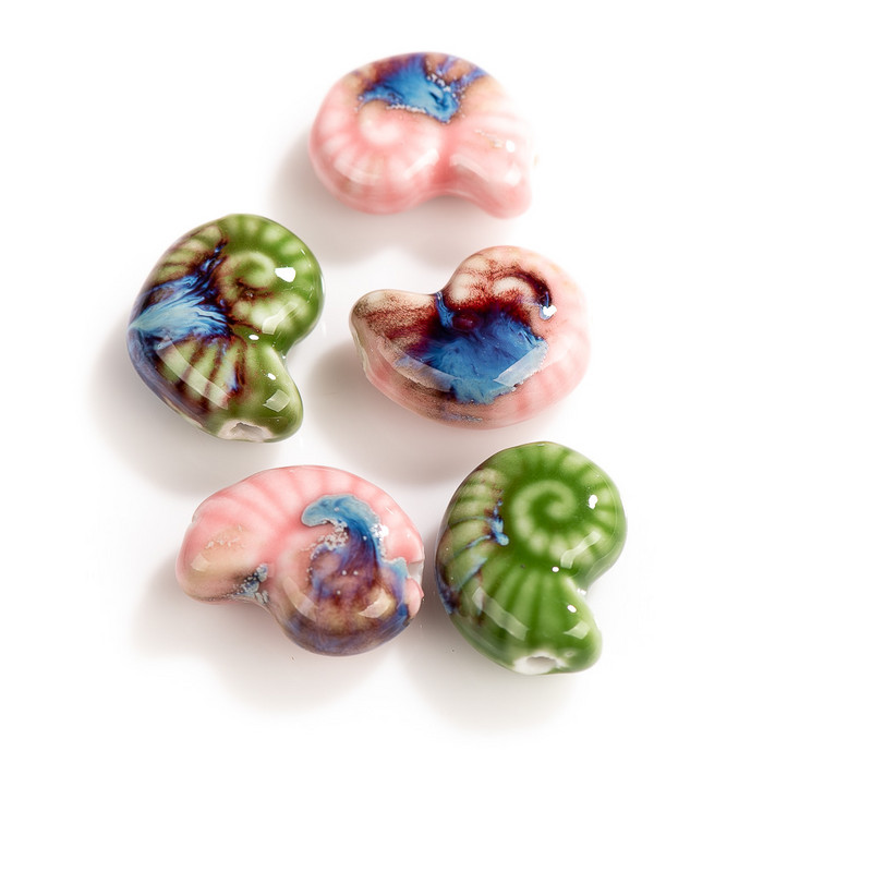 20#5db Kis kagyló kerámia gyöngyök többszínű medál porcelán ékszer alkatrész nyaklánc karkötőhöz #XN083