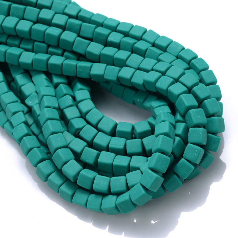 Ligikaudu 60 tk/kiud 6 mm kandilised savihelmed, laastud ketas lahtised vahetükid, käsitsi valmistatud Boho polümeerist helmed ehete valmistamiseks kaelakee jaoks