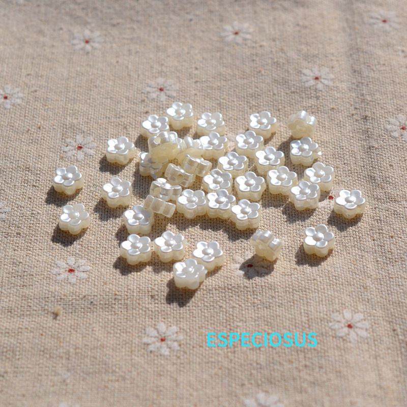 Beeži värvi akrüülõielised lahtised helmed armsad pärlid, väikesed lilled, vahetükk DIY ehete valmistamise osakonnad käevõru punutised tarvikud